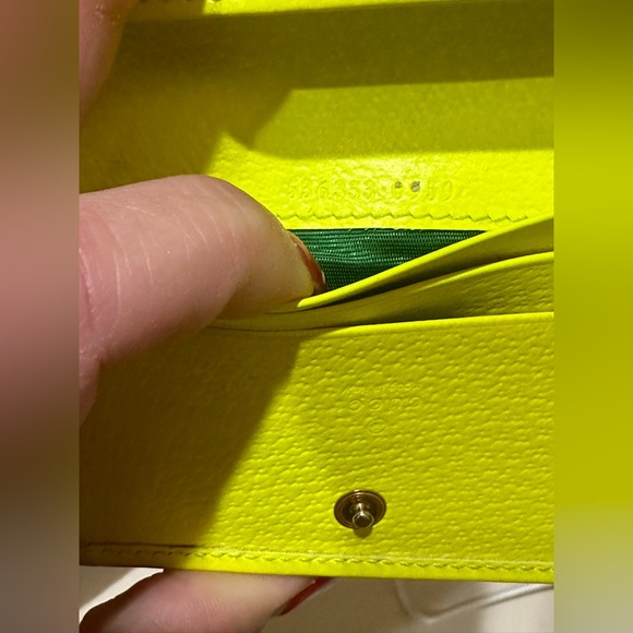 GUCCI Flora Zumi Compact Neon Yellow Leather Womens Bifold W/Dustbag and box - Picture 10 of 13